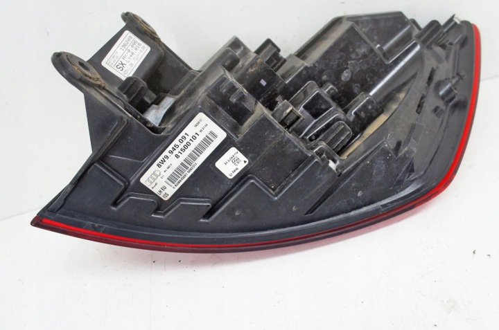 UM221 AUDI A4 B9 PHARE GAUCHE ARRIÈRE 8W9945091 UNIVERSEL AVANT