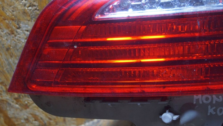 FORD MONDEO MK4 UNIVERSEL PHARE DROIT ARRIÈRE DANS COUVERCLE DE COFFRE (C1855)