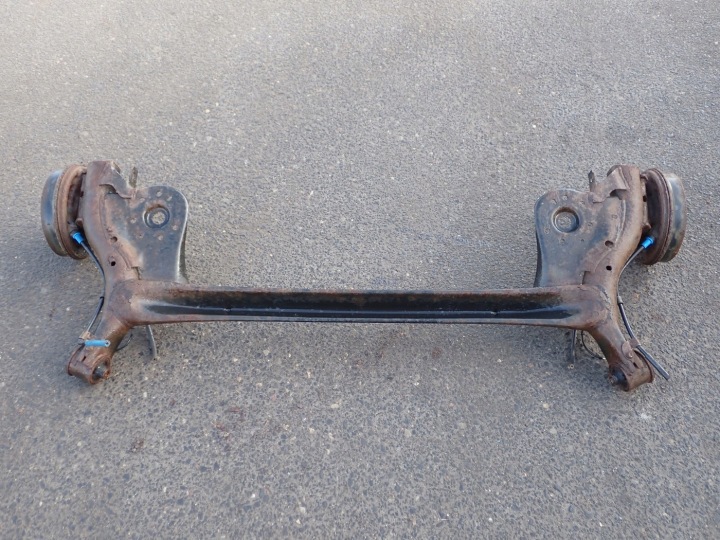 POUTRE AXE SUSPENSIONS ARRIÈRE ARRIÈRE COMPLÈTE TAMBOUR PEUGEOT 108 1.0I 2016R