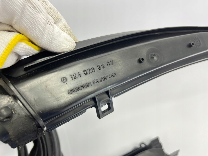 DOUBLURE DE PASSAGE DE ROUE ENSEMBLE MERCEDES W124 1993-1996 E-KLASA 1246203078 1246283307