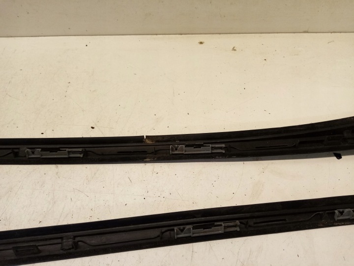 MOULURE BAGUETTES VITRES KTPD DROITE 9682757880 GAUCHE 9682757980 PEUGEOT 3008 2PCS