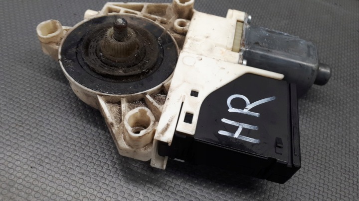 827300003R PETIT MOTEUR VITRES DROIT ARRIÈRE RENAULT MEGANE III
