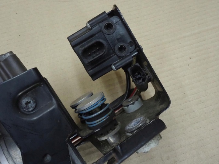 BMW F10 F11 F07 F01 F02 COMPRESSEUR SUSPENSIONS PNEUMATIQUE 6864215