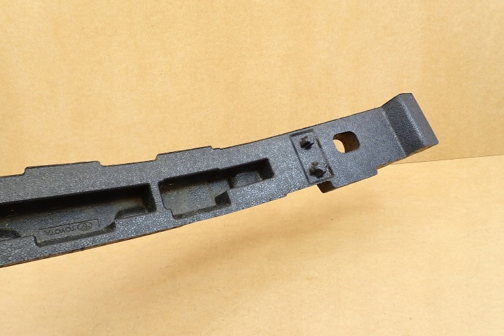 AMORTISSEUR RENFORCEMENT PARE-CHOCS AVANT TOYOTA COROLLA BERLINE E21 52611-02530