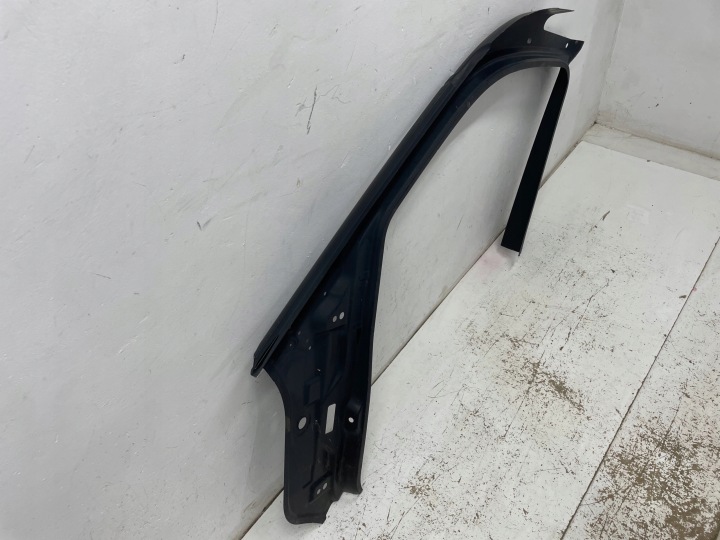 POTEAU BRODERIE DROIT AVANT VW CRAFTER II MAN TGE