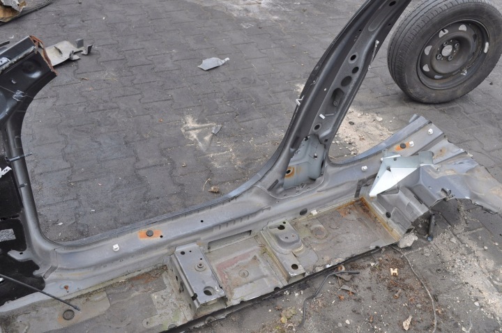 BMW 1 F40 2020R SEUIL DROIT POTEAU A B QUART AVANT PEINTURE B39