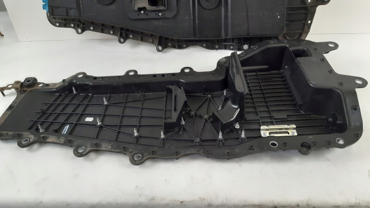 RANGE ROVER EVOQUE II L551 18- SUPPORT BATTERIE K8D2-10C810-AD