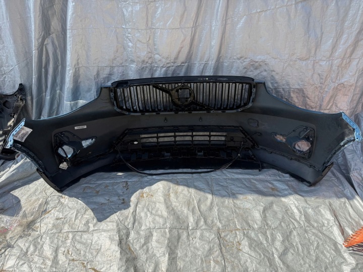 VOLVO XC40 LIFT 2022- PARE-CHOCS AVANT ORIGINAL E303
