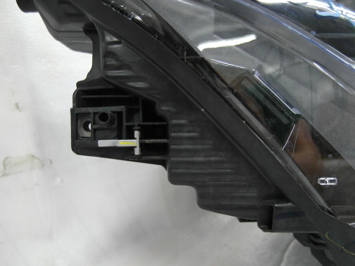FORD MACH-E PARFAITE PHARE AVANT DROITE LJ8B13E014EG NR72