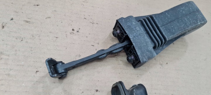 A5 8T LIFT LIMITEUR PORTES GAUCHE DROIT AVANT 8T0837249
