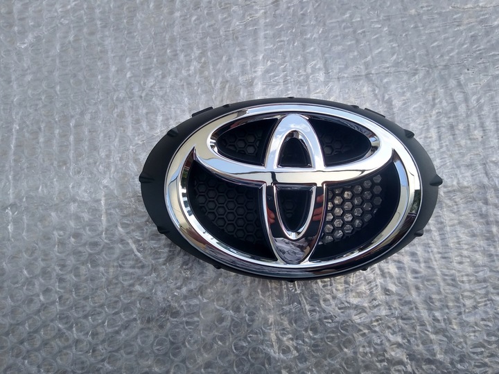 INSIGNIA LOGON WRACON CON SOPORTE TOYOTA AYGO 2 POR 2014R PARTE DELANTERA NUEVO ORIGINAL 