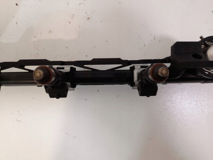 FORD FIESTA MK7 1,25 MOULURE INJECTION 8A6G9H487AA (L207)