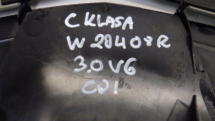 MERCEDES W204 07- PROTECTION SUPÉRIEURE MOTEUR 3.0 CDI A6420101867