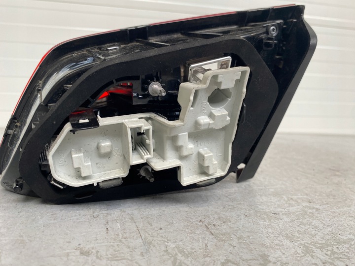 PHARE ARRIÈRE GAUCHE VW SPORTSVAN 510945093K F839