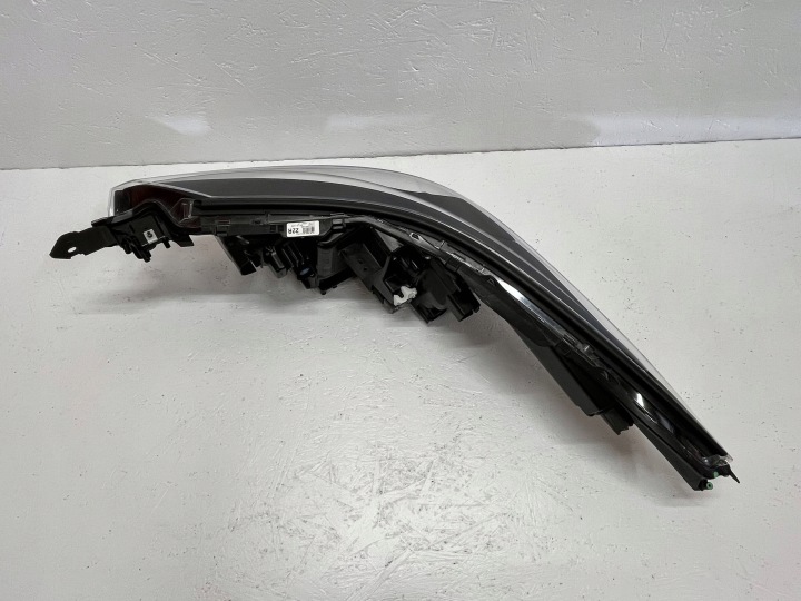 PROJECTEUR AVANT CÔTÉ DROITE TOYOTA C-HR CHR LIFT 2019- 81110-YP281-00