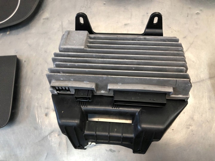 SONORISATION BANG&OLUFSEN AMPLIFICATEUR VERS AUDI A5 8T 8T1035223A