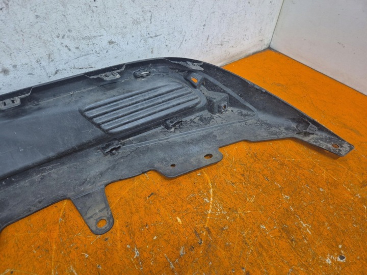 TOYOTA COROLLA E21 22- LIFT UNIVERSEL DOUBLURE PARE-CHOCS ARRIÈRE 52453-02250