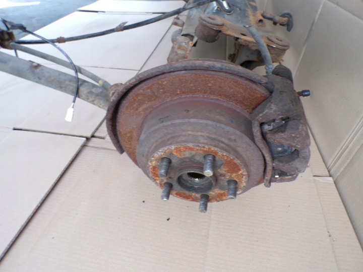 SUBARU IMPREZA 2 II POUTRE SUSPENSIONS ARRIÈRE UNIVERSEL