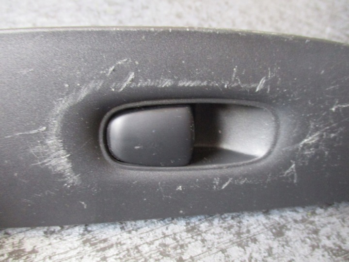 COMMUTATEUR VITRE NISSAN X-TRAIL 809604CE2A