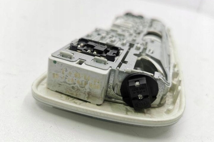 ÉCLAIRAGE INTERNE MERCEDES-BENZ C (W204) A2048204901 2.2L DIESEL 125KW