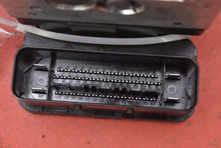 POMPE ABS A2214312412 MERCEDES S-KLASA W221 3.0 CDI 235 KM 05-09