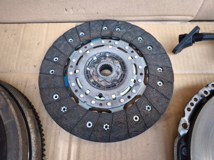 FORD MONDEO MK5 2.0 TDCI EMBRAYAGE VOLANT BIMASSE