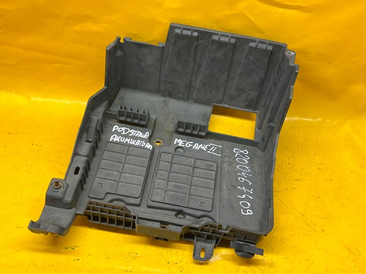 SUPPORT SOUS BATTERIE RENAULT MEGANE II 2002-2007R 8200467409