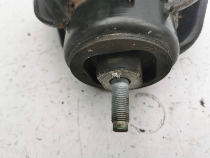 HYUNDAI I40 2012 DROITE CÔTÉ SUPPORT FIXATION MOTEUR