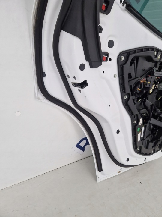 PORTES GAUCHE ARRIÈRE GAUCHE ARRIÈRE MASERATI GRECALE M182