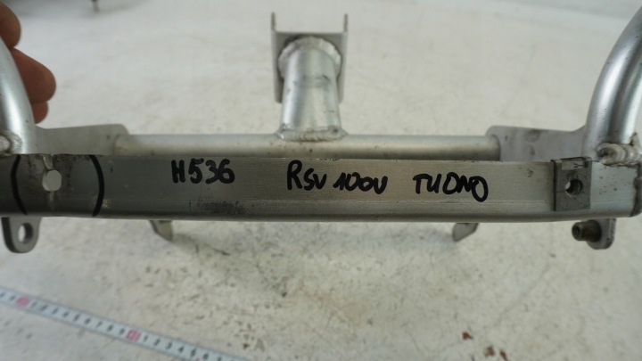 H536 APRILIA RSV 1000 TUONO CHÂSSIS FIXATION CARÉNAGE TABLEAU DE BORD