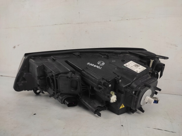 VW TOUAREG II LIFT 7P1 PHARE DROITE AVANT AVANT BI-XENON 2014-