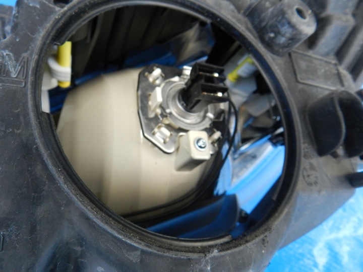 OPEL-CZESCI MERIVA B PROJECTEUR DROIT PHARE DROITE