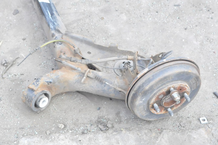 MAZDA 2 DL DJ 1.5 SUSPENSION POUTRE ARRIÈRE