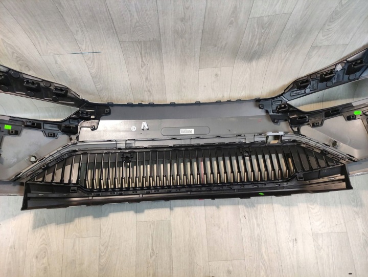 SKODA ENYAQ IV 4 LIFT PARE-CHOCS AVANT 5LA807221T