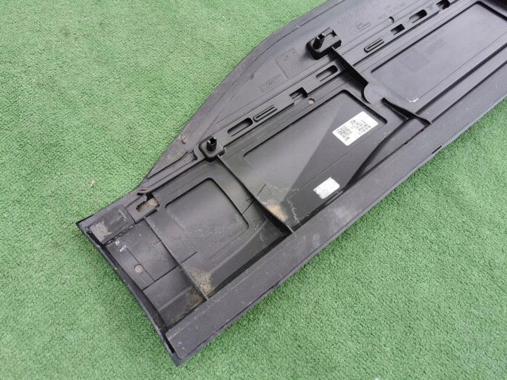 MOULURE SUR PORTES GAUCHE ARRIÈRE ARRIÈRE AUDI Q4 E-TRON 89A853969A
