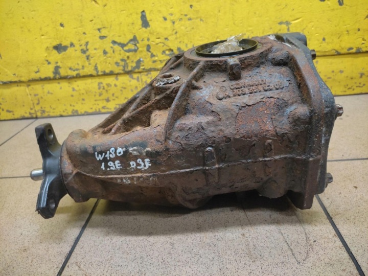 MERCEDES W203 1.9 PONT ARRIÈRE DIFFÉRENTIEL A2033510205