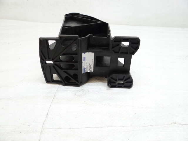CITROEN C4 CACTUS FIXATION ACCOUDOIR A0560501001