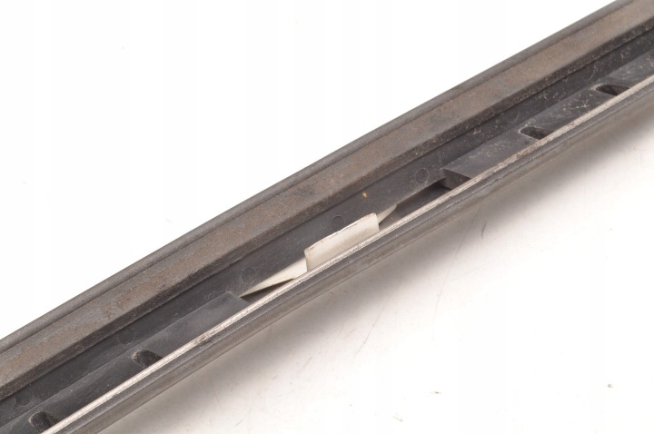 NISSAN 300ZX Z32 MOULURE VITRES AVANT AVANT DROITE