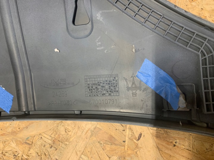 NEUF ORIGINE MOULURE SEUIL MASERATI GHIBLI GAUCHE 670010789