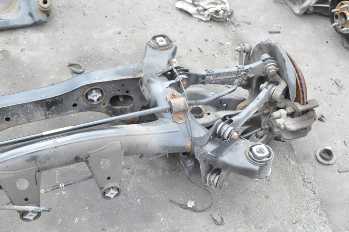 BMW F20 F21 F22 F30 F31 2.0 D SUSPENSION POUTRE ARRIÈRE 6792507