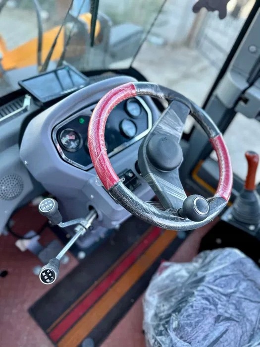 CHARGEUR AVANT PRZEGUBOWA 1500KG INTERBAUER LK15 CAMÉRA LEASING