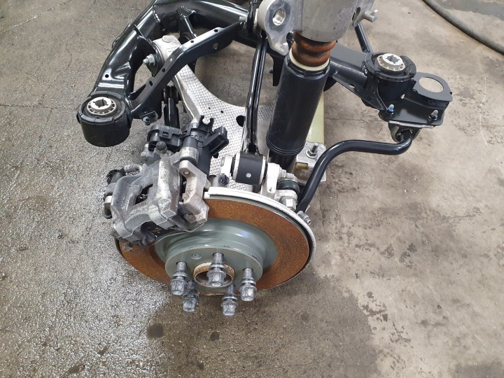 VOLVO S60 III FWD T4 T5 B5 2018-26 SUSPENSION POUTRE ARRIÈRE BRAS DE SUSPENSION GAUCHE DROIT