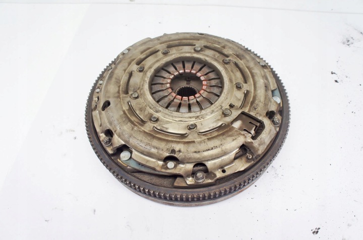 UT137 MERCEDES CLA C117 W117 1.6I EMBRAYAGE A0262500501 A2700300205