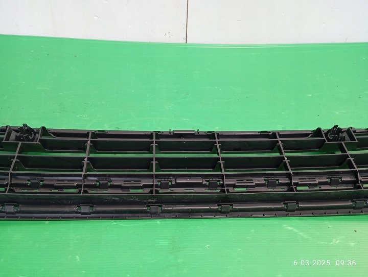 GRILLE CENTRALE PARE-CHOCS AVANT VW GOLF VIII 8 5H0853677F