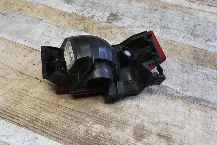 DROIT PHARES ANTIBROUILLARD ARRIÈRE OPEL MERIVA 89071285 1.4L GASOLINE 66KW 2006
