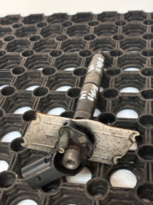 VW AUDI 2.0TDI CBAB 03L130277 INJECTEUR INJECTEUR 1 PIÈCE