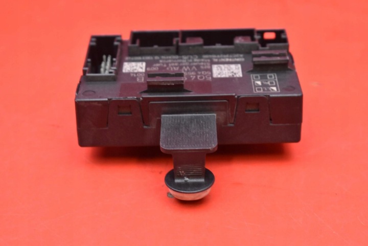 CONTRÔLEUR MODULE PORTES GAUCHE AVANT 5Q4959393B SKODA OCTAVIA 3 III UNIVERSEL 13-17