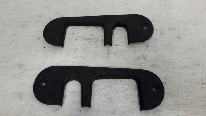PROTECTION CHARNIÈRES ARRIÈRE COUVERCLES DE COFFRE AUDI S4 B5 8D9827279A
