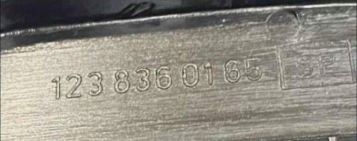 MERCEDES-BENZ W123 GRILLE PLASTIQUE GAUCHE