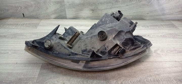 VIVARO PHARE DROITE AVANT